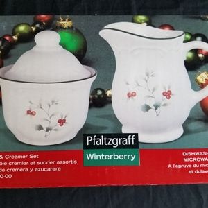 Pfaltzgraff Sugar & Creamer set in winterberry